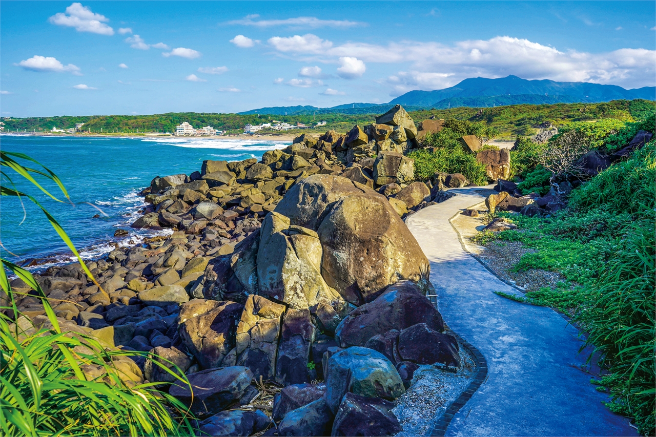 神秘湖與麟山鼻步道木棧道